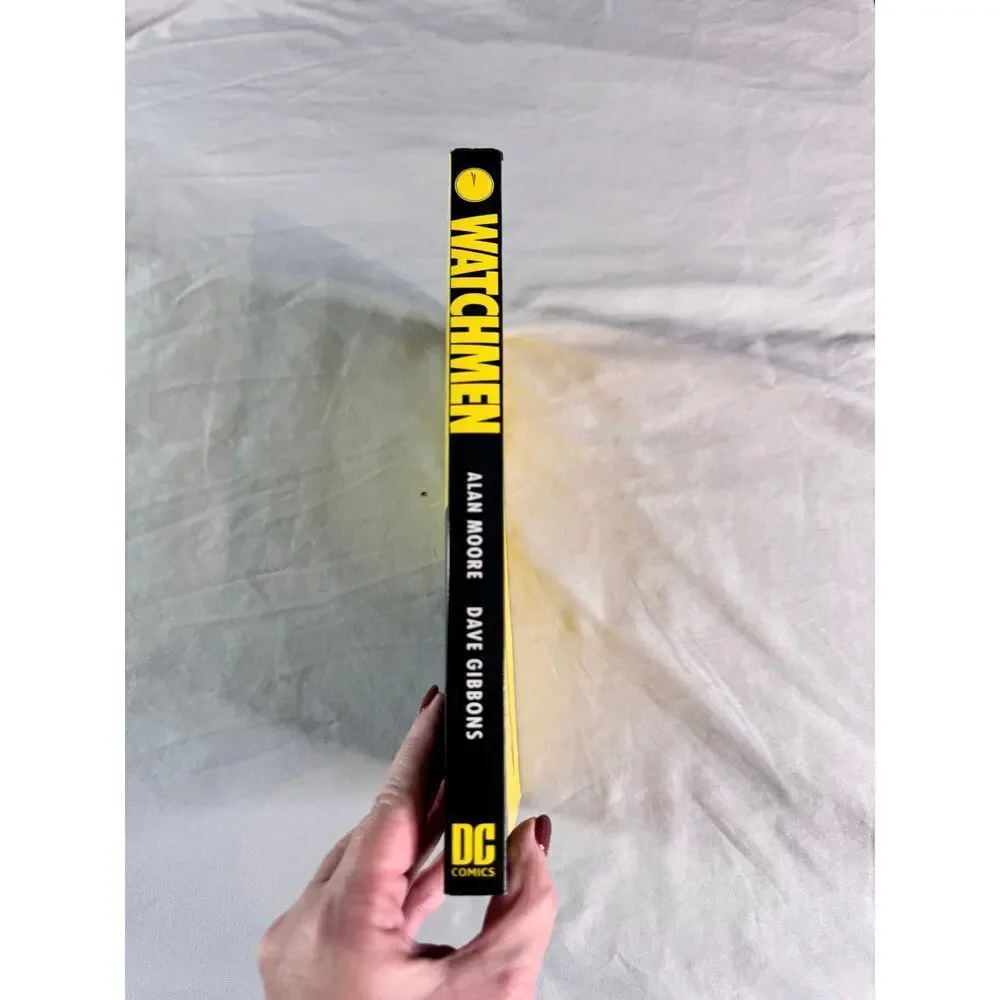 Watchmen Graphic Novel Comic by Alan Moore Dave Gibbons DC Comics paperback